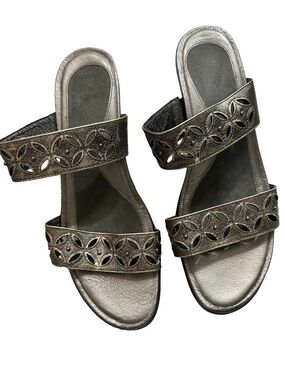 Naot Women’s Silver Metallic Palace Cutout Studded Slide Sandals Size 40 / 9 US